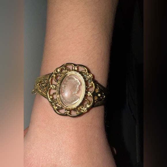Whiting & Davis Cameo Gold Bangle - Picture 16 of 16
